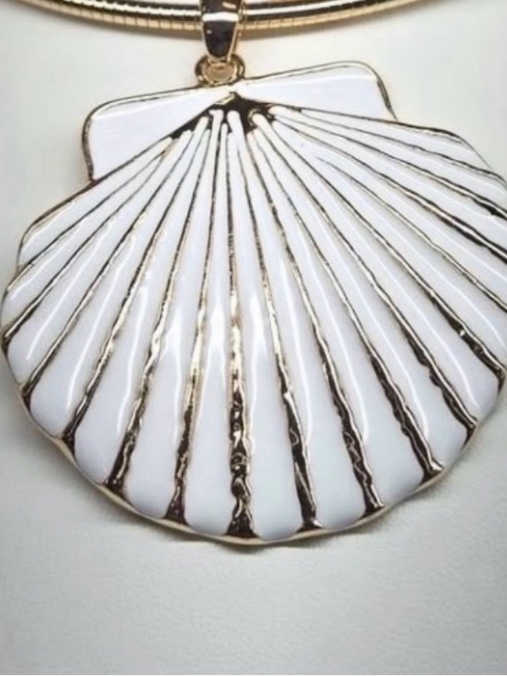 NWT ⚜️🐚⚜️ PIPER K Gold Tone Collar Necklace with Conch Shell Pendant - Picture 7 of 9